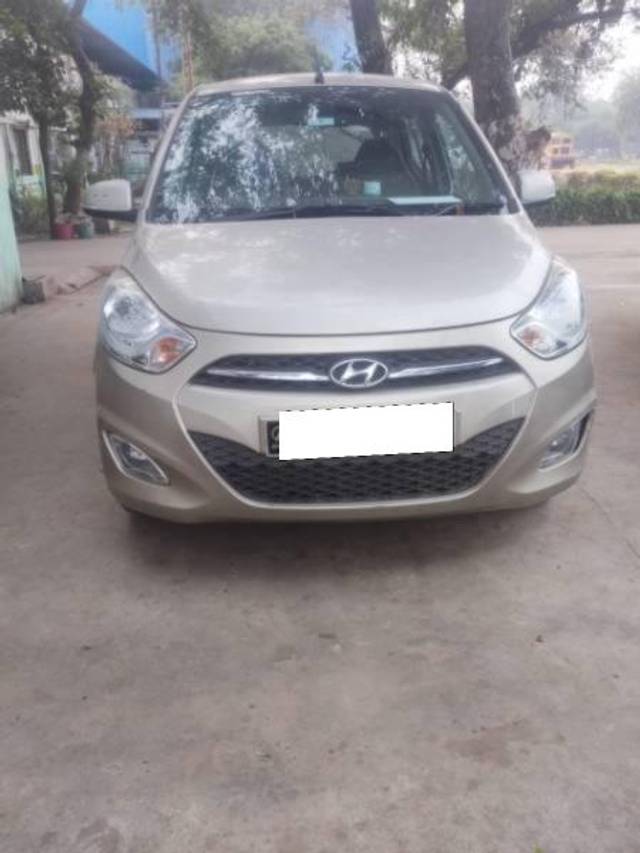 https://images10.gaadi.com/usedcar_image/4346164/original/processed_d074b248-aa13-419d-9498-114991009c47.jpg?imwidth=6400