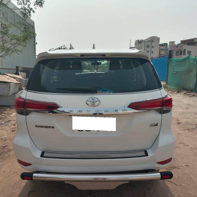 https://images10.gaadi.com/usedcar_image/4346205/original/processed_7b8d1f3ab1cc4036a107281b55c499ea.jpg?imwidth=6401