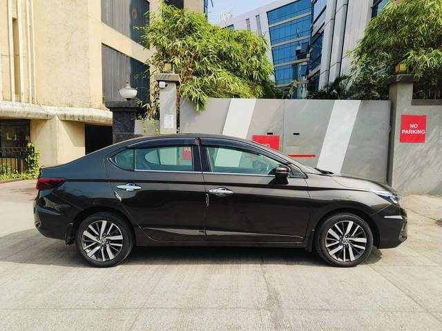 https://images10.gaadi.com/usedcar_image/4346216/original/processed_75476853decc6d36cb742f6e1dcbbca8.jpeg?imwidth=6401