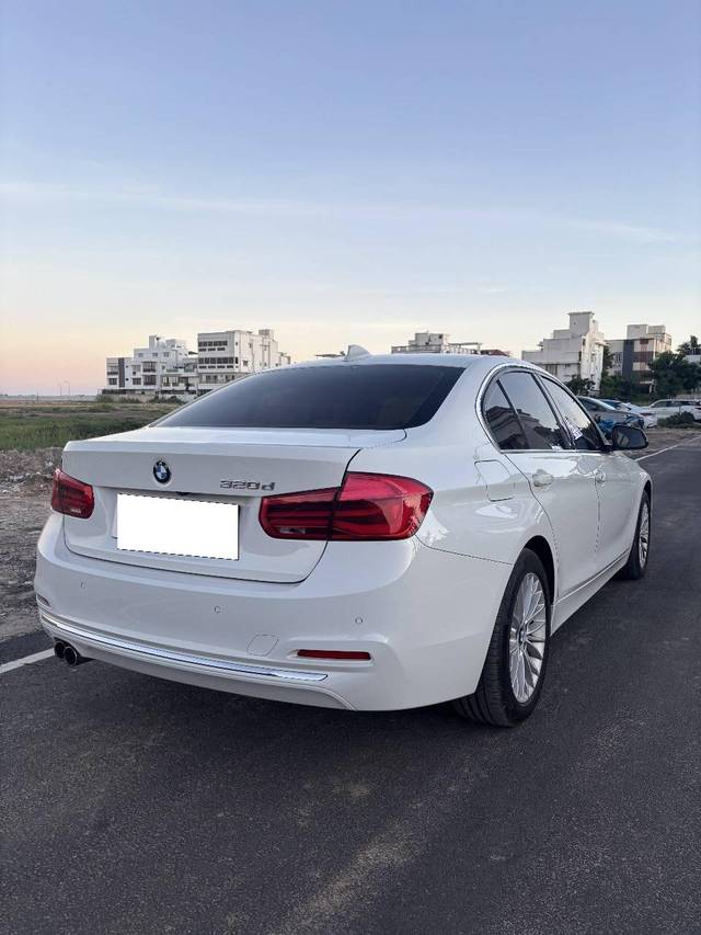 https://images10.gaadi.com/usedcar_image/4346240/original/processed_436e5cf07b9f9e63deda21b454a3c4e0.jpg?imwidth=6401