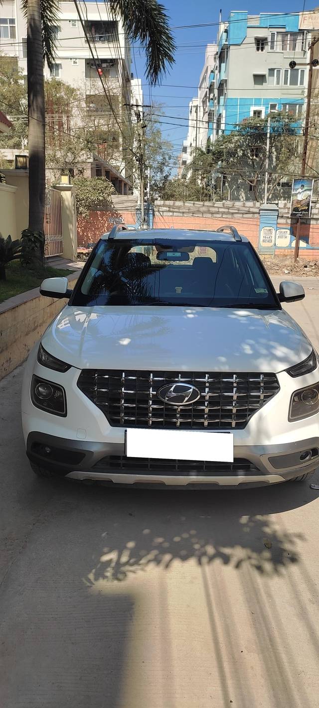 https://images10.gaadi.com/usedcar_image/4346252/original/processed_0cd41aa8aca4c2264b20514c42f2fe4b.jpg?imwidth=6402