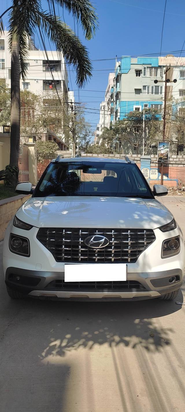 https://images10.gaadi.com/usedcar_image/4346252/original/processed_b39ea896c43c21f325bb4ed4a2456480.jpg?imwidth=6400