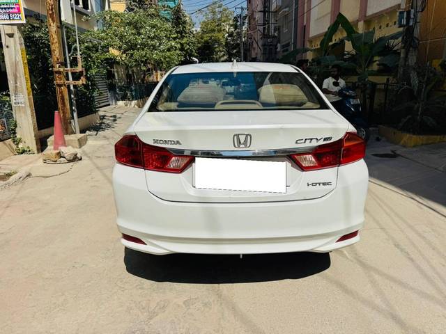 https://images10.gaadi.com/usedcar_image/4346259/original/processed_077a5170d1a29464ab1ff2a2cd84e99f.jpg?imwidth=6402