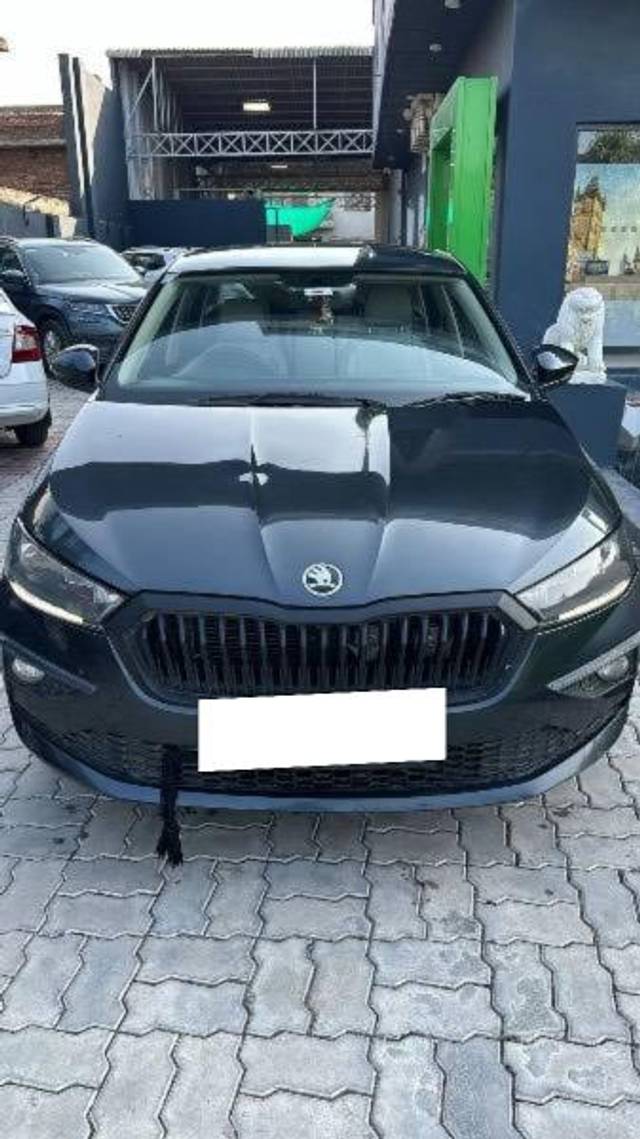 https://images10.gaadi.com/usedcar_image/4346306/original/processed_1bb898ae-0cc7-4cce-9836-94f09b9d5991.jpeg?imwidth=6400