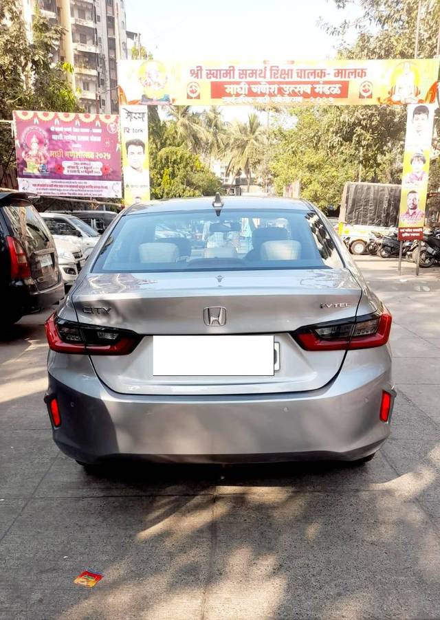 https://images10.gaadi.com/usedcar_image/4346320/original/processed_d96c8f15886fc177caae448d5fe5e6fb.jpeg?imwidth=6401