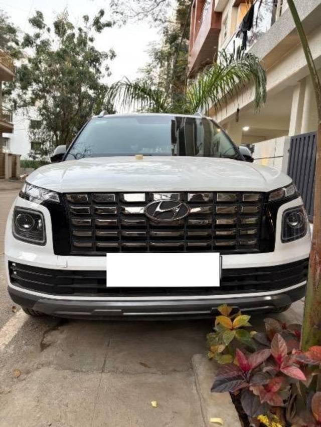 https://images10.gaadi.com/usedcar_image/4346358/original/processed_6c00c8b5-552c-4343-8130-7dc3ba80ce54.jpeg?imwidth=6400