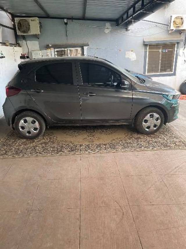 https://images10.gaadi.com/usedcar_image/4346392/original/c0baefa162909cd6b666890bbf562696.jpg?imwidth=6402