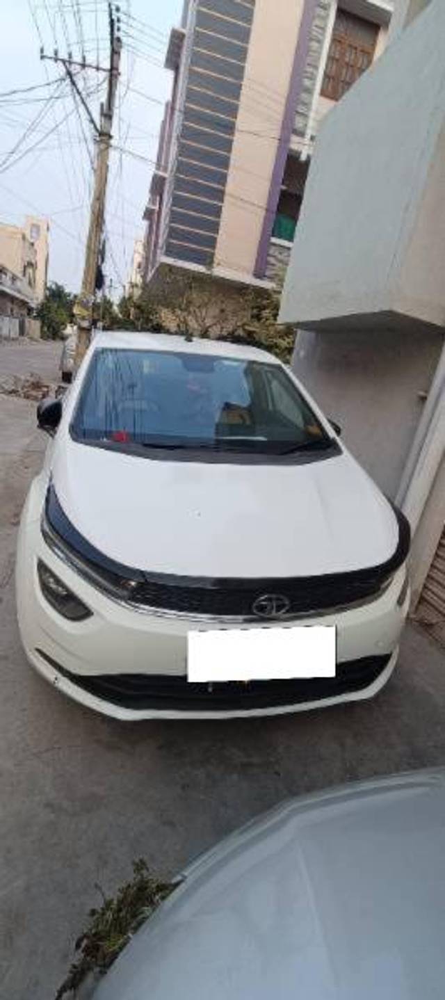 https://images10.gaadi.com/usedcar_image/4346402/original/processed_c54cba45-72ec-445d-be2f-77296ea643e3.jpg?imwidth=6402