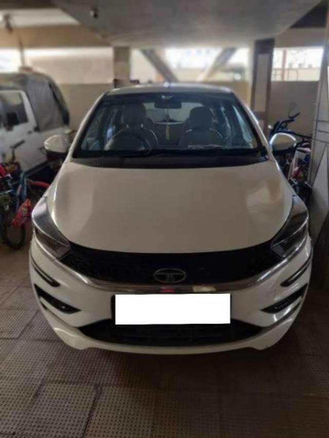 https://images10.gaadi.com/usedcar_image/4346426/original/processed_82bee7e8-a17b-470a-84ac-fe3b28f43962.jpeg?imwidth=6400