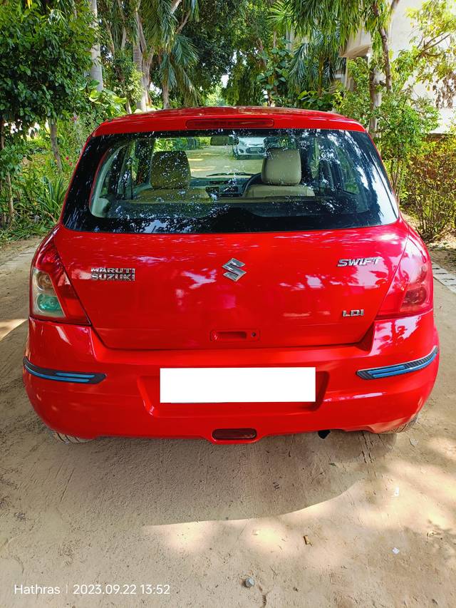 https://images10.gaadi.com/usedcar_image/4346546/original/processed_762baa1d2379e012a0933bd964c0764c.jpg?imwidth=6402