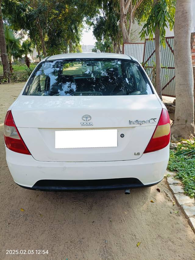 https://images10.gaadi.com/usedcar_image/4346552/original/processed_ed80eb276e60b933372d21e8bd1501f3.jpg?imwidth=6402