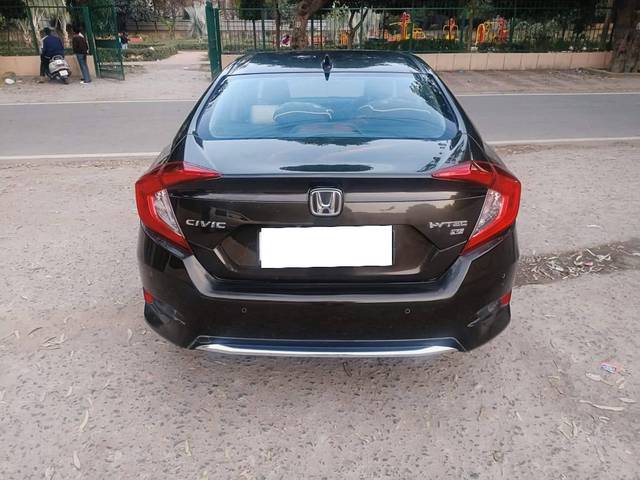 https://images10.gaadi.com/usedcar_image/4346873/original/processed_e028b8ea37a16e249ad230ee28a5c7d6.jpg?imwidth=6402