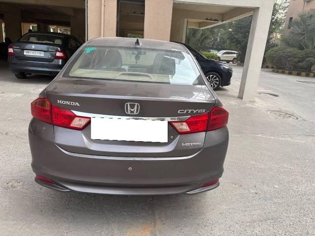 https://images10.gaadi.com/usedcar_image/4347008/original/processed_89e1460d-1578-44af-8a90-7ae13819e8f2.jpeg?imwidth=6402