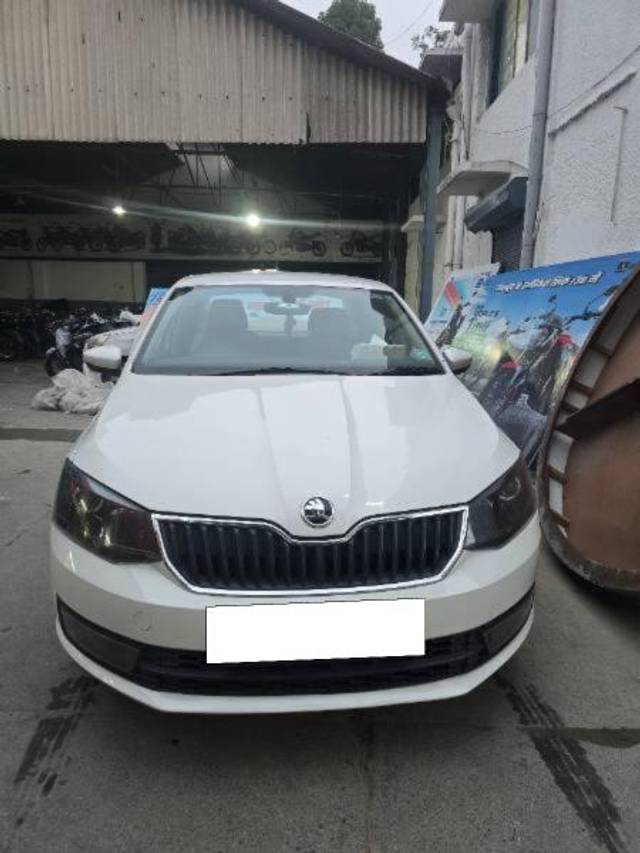 https://images10.gaadi.com/usedcar_image/4347043/original/processed_b7045e9e-1188-461f-ba7d-db18ff3bc823.jpg?imwidth=6402