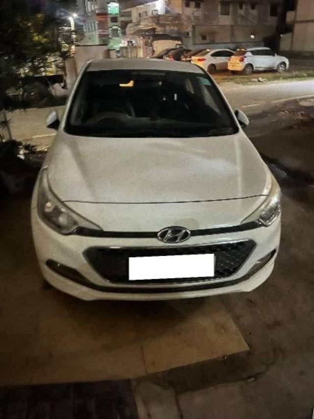 https://images10.gaadi.com/usedcar_image/4347059/original/processed_083d0175-5438-407e-b3dd-cc2c12cf92b1.jpeg?imwidth=6402