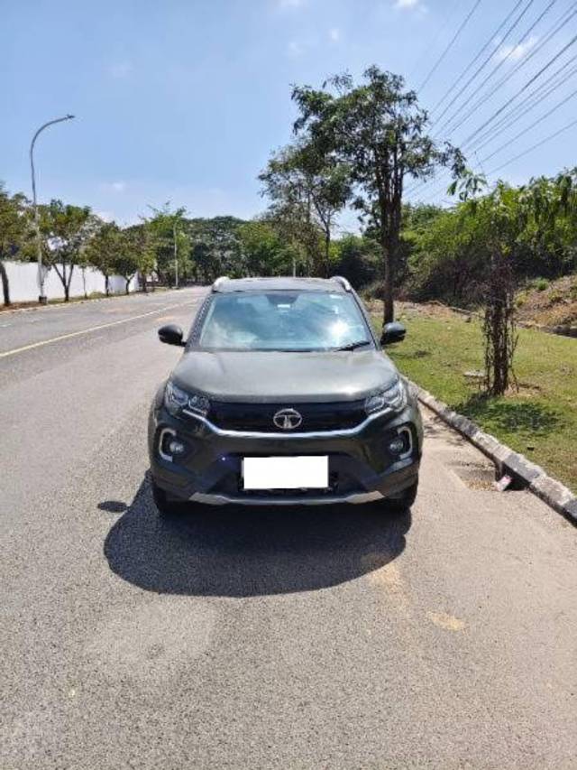 https://images10.gaadi.com/usedcar_image/4347188/original/processed_81fa8d11-1745-49c5-85cb-a2b26f8d2a16.jpg?imwidth=6402