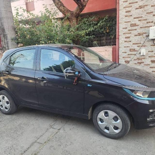 https://images10.gaadi.com/usedcar_image/4347237/original/processed_fc0d5645-9467-4915-80d1-675719e6b975.jpg?imwidth=6400