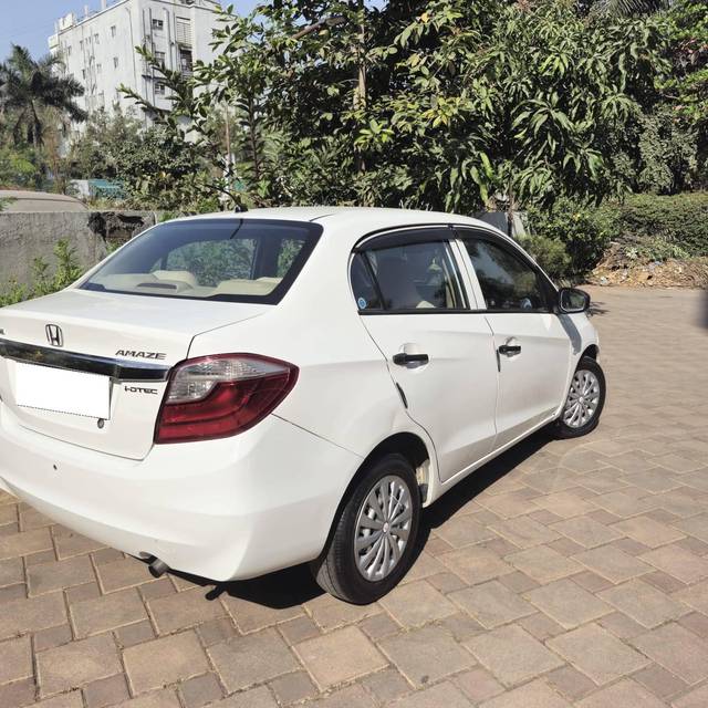 https://images10.gaadi.com/usedcar_image/4347255/original/processed_78d6f918b5ca4072f341ecdd019f0da4.jpg?imwidth=6402