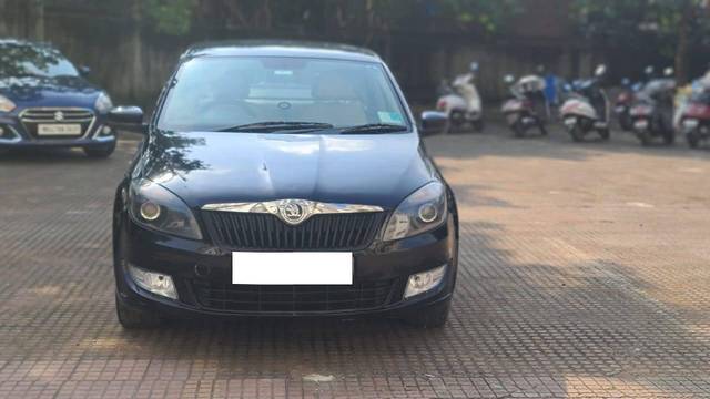 https://images10.gaadi.com/usedcar_image/4347257/original/processed_455d05d3388ab6d301431c469c9488dc.jpg?imwidth=6400