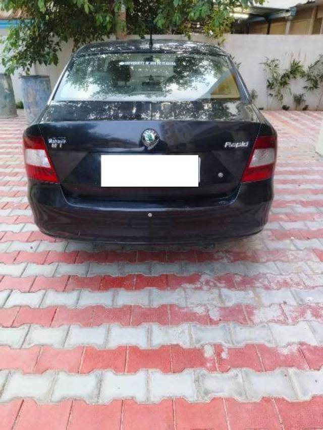 https://images10.gaadi.com/usedcar_image/4347336/original/a8ccd8c9859ea411136f4d5c7db39685.jpg?imwidth=6401