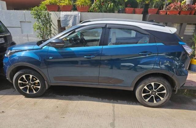 https://images10.gaadi.com/usedcar_image/4347383/original/processed_ed25d0d9-628a-452e-8872-212f3ae00ee2.jpg?imwidth=6402