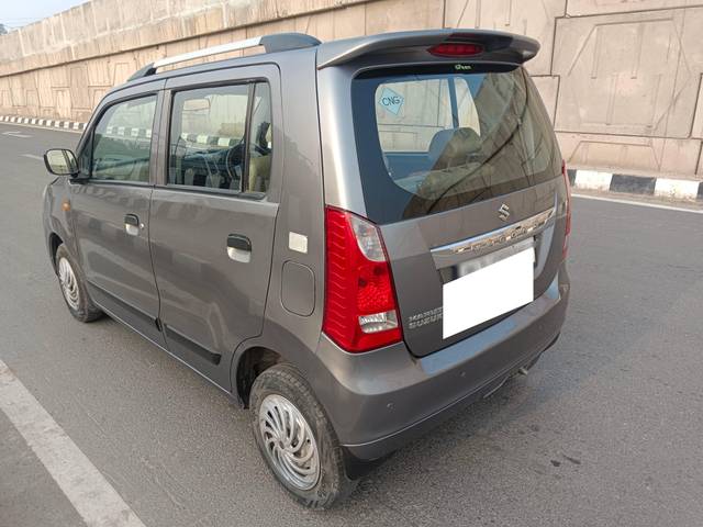 https://images10.gaadi.com/usedcar_image/4347534/original/processed_06abfbe28f34de8e7563980111b0b7d2.jpg?imwidth=6402