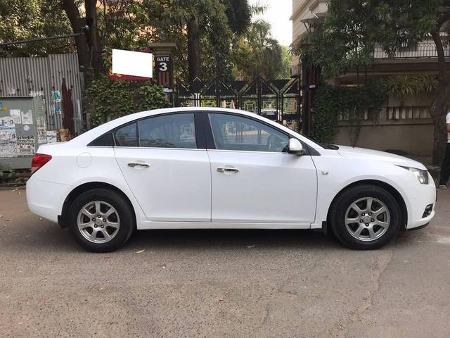 https://images10.gaadi.com/usedcar_image/4347589/original/processed_1880dea580cac2a41ee8e674a8445142.jpg?imwidth=6401