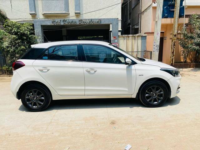 https://images10.gaadi.com/usedcar_image/4347629/original/processed_cd49656a5a2f126cef4dc5e3b234a1fb.jpg?imwidth=6401