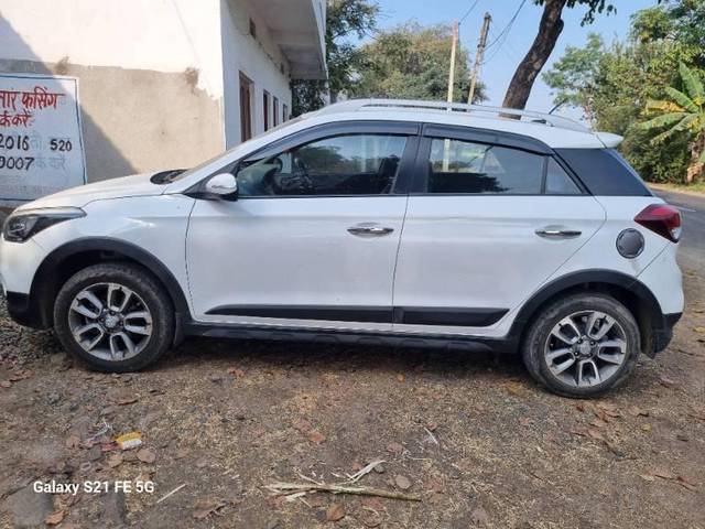 https://images10.gaadi.com/usedcar_image/4347738/original/processed_25e96eb0-7dfb-43e7-abb1-e10a94b41504.jpg?imwidth=6402