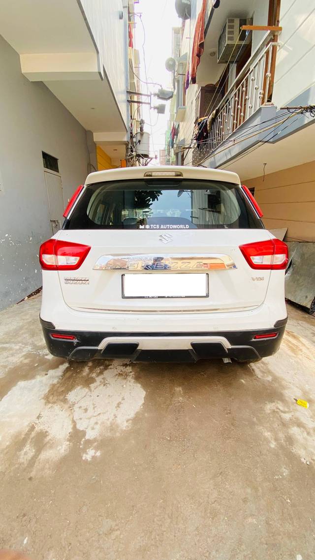 https://images10.gaadi.com/usedcar_image/4347774/original/processed_593af441ec3170d9a94b5446a7092014.jpg?imwidth=6401