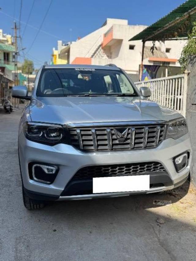 https://images10.gaadi.com/usedcar_image/4347849/original/processed_43cc7eef-a75a-489a-93b7-fd0381d7d297.jpeg?imwidth=6400