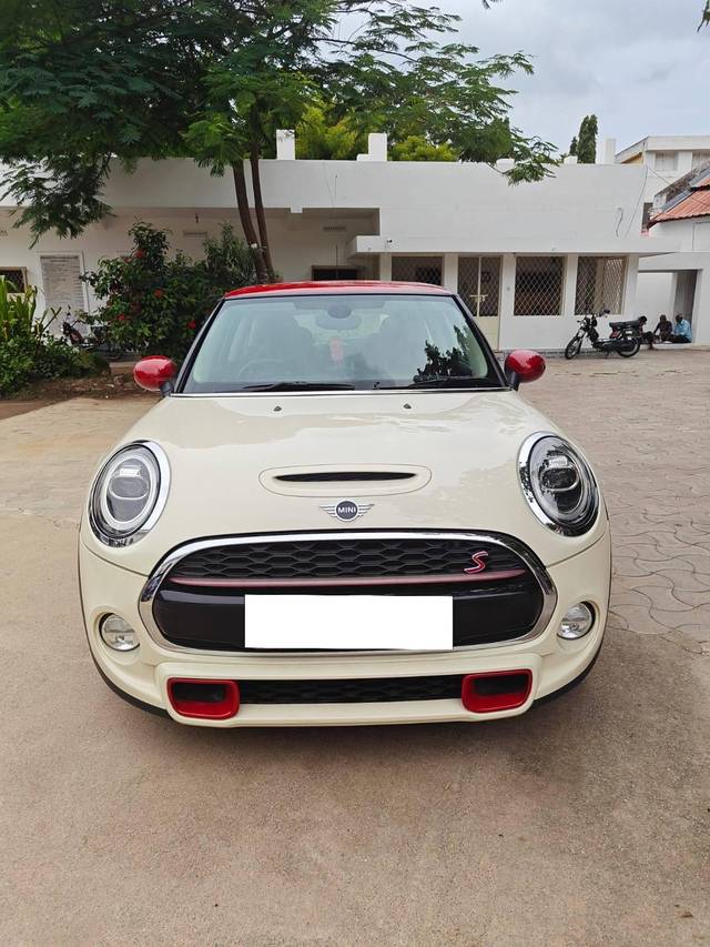 https://images10.gaadi.com/usedcar_image/4347855/original/processed_808b13831ca2629fb665582081869db8.jpg?imwidth=6400