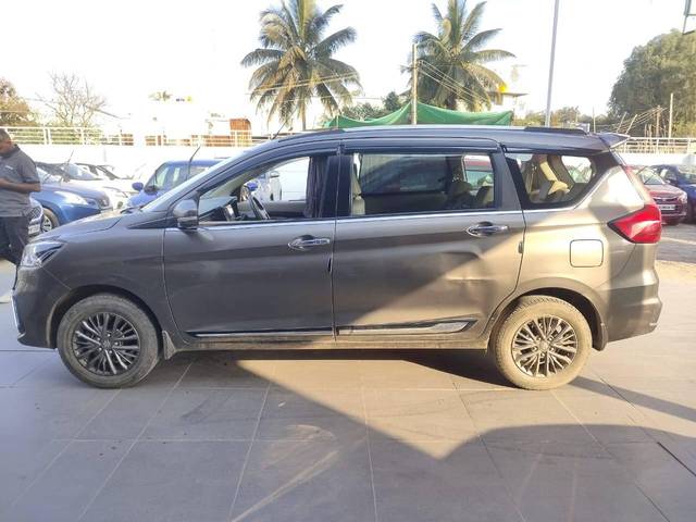 https://images10.gaadi.com/usedcar_image/4347856/original/processed_37fbd5ff8f1e2dc2687c5a5f91239c82.jpg?imwidth=6402