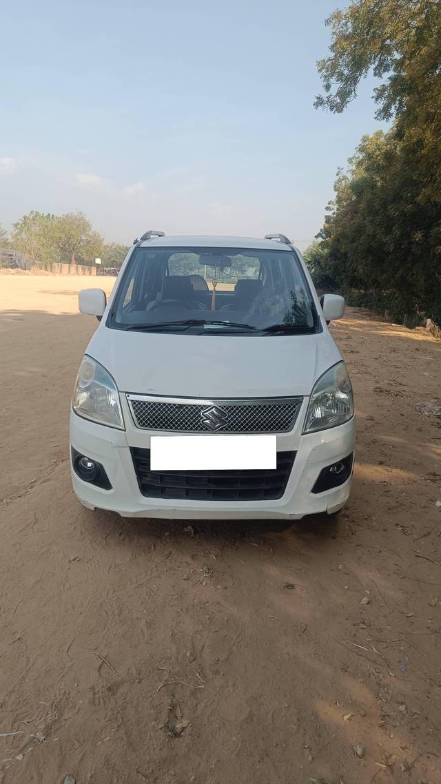 https://images10.gaadi.com/usedcar_image/4347906/original/processed_27bd5c5dae401cdad2d878319f9d39e8.jpg?imwidth=6400