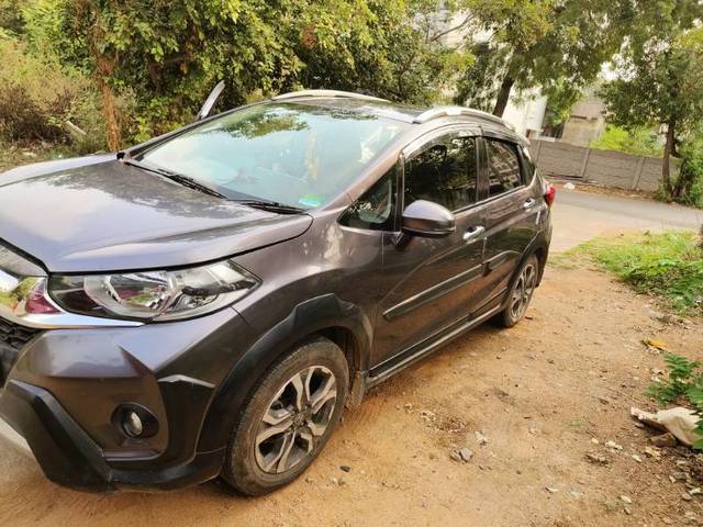 https://images10.gaadi.com/usedcar_image/4347936/original/6a3faf09447cd6435a54d63a122c3355.jpg?imwidth=6402