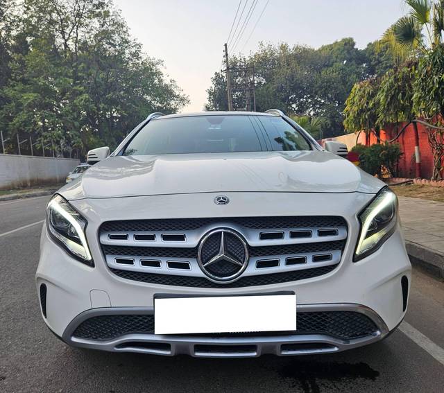https://images10.gaadi.com/usedcar_image/4348052/original/processed_44c34f0901a7e7900aea47337db4f5f6.jpg?imwidth=6400