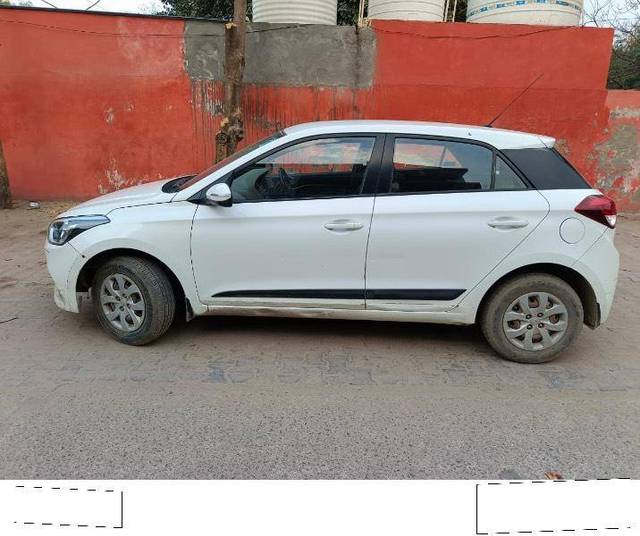 https://images10.gaadi.com/usedcar_image/4348064/original/0d3495e4081d23199eeeec5a63e95e38.jpeg?imwidth=6402