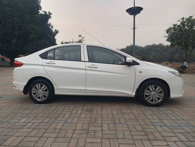 https://images10.gaadi.com/usedcar_image/4348118/original/c6b61dd4eb2756b486a1b519e6e1a62d.jpg?imwidth=6401