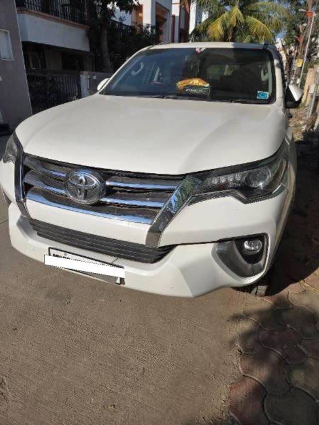 https://images10.gaadi.com/usedcar_image/4348165/original/processed_f86c39cb-11d1-4b83-b166-67347b5c9020.jpg?imwidth=6402