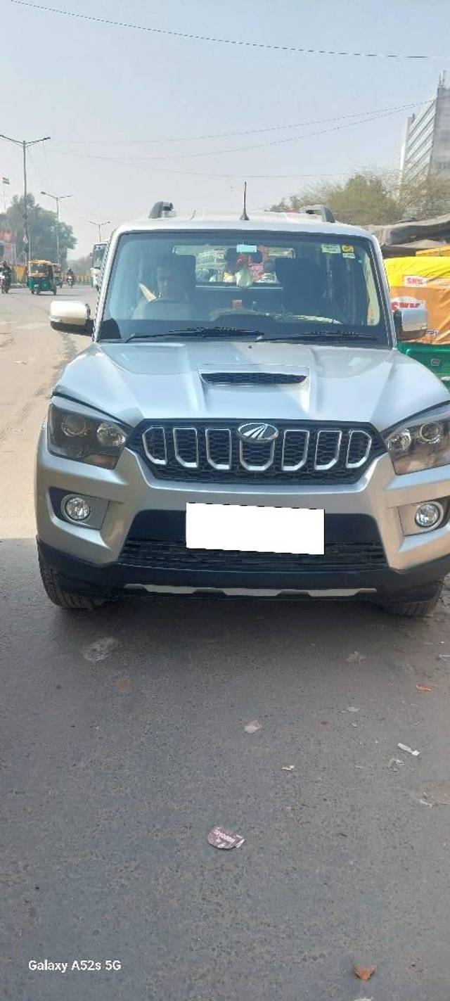 https://images10.gaadi.com/usedcar_image/4348195/original/processed_d513c0f01b0b3e29167d603ffab2eb4e.jpg?imwidth=6402