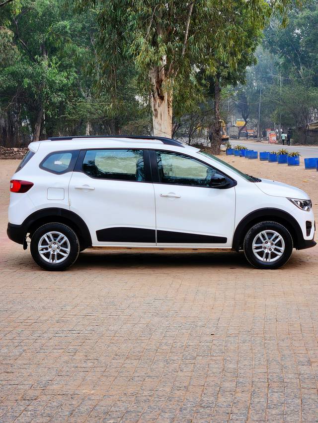 https://images10.gaadi.com/usedcar_image/4348236/original/4f363b6b21804c5a5bf8d5f9fc0ac76f.jpg?imwidth=6401