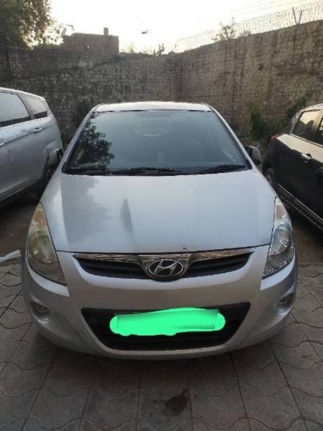 https://images10.gaadi.com/usedcar_image/4348514/original/processed_0c638730-2072-4220-a761-ea738072ff80.jpg?imwidth=6400