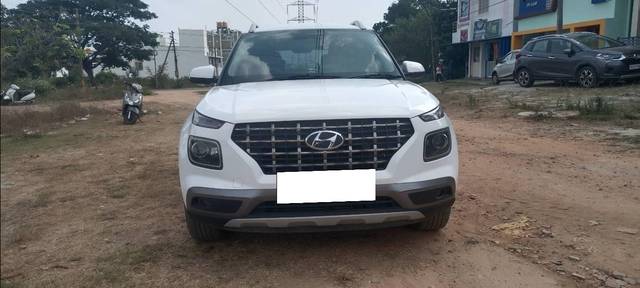 https://images10.gaadi.com/usedcar_image/4348558/original/processed_751fae2c-e158-4d59-ae10-440eb5e0313e.jpg?imwidth=6401