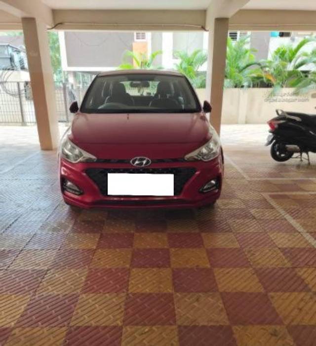 https://images10.gaadi.com/usedcar_image/4348620/original/processed_634bca43-4718-416c-b4a5-789b2e627b93.jpg?imwidth=6400