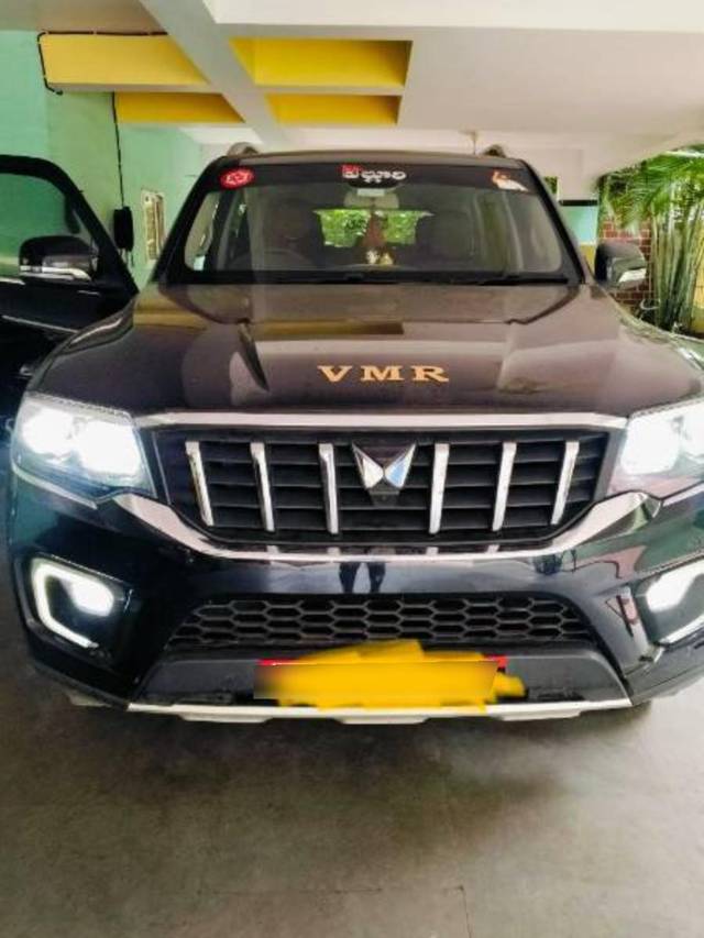 https://images10.gaadi.com/usedcar_image/4348630/original/processed_d5d5800c-496a-4990-af13-a0fc5cf95650.jpg?imwidth=6401