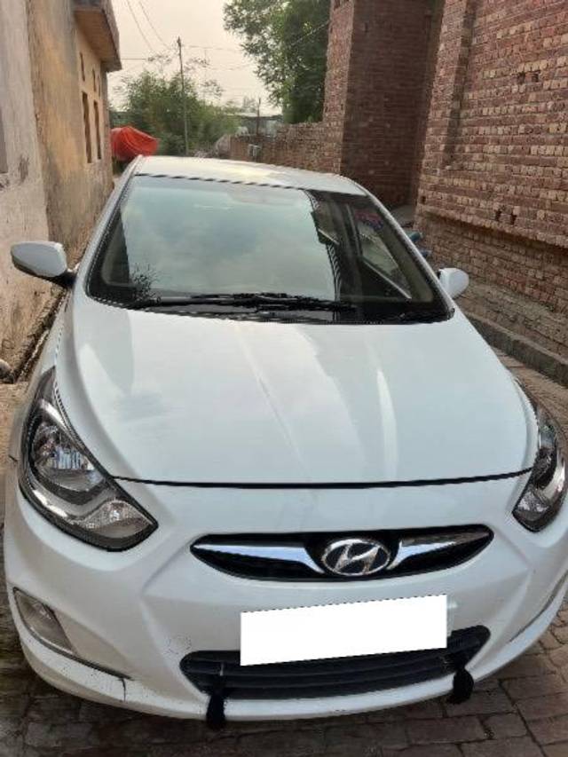 https://images10.gaadi.com/usedcar_image/4348669/original/processed_5bd3abec-f7d3-4bf3-8010-a659f78f38ba.jpeg?imwidth=6402