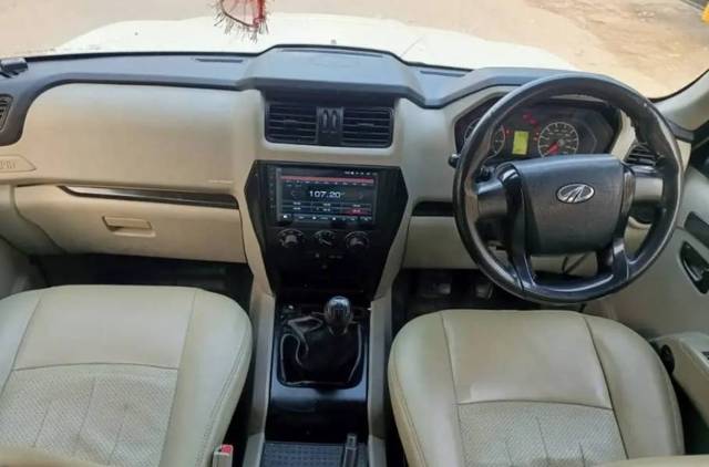 https://images10.gaadi.com/usedcar_image/4348699/original/7d1350fcdc5388c8c6f652a15a66f22e.jpeg?imwidth=6402