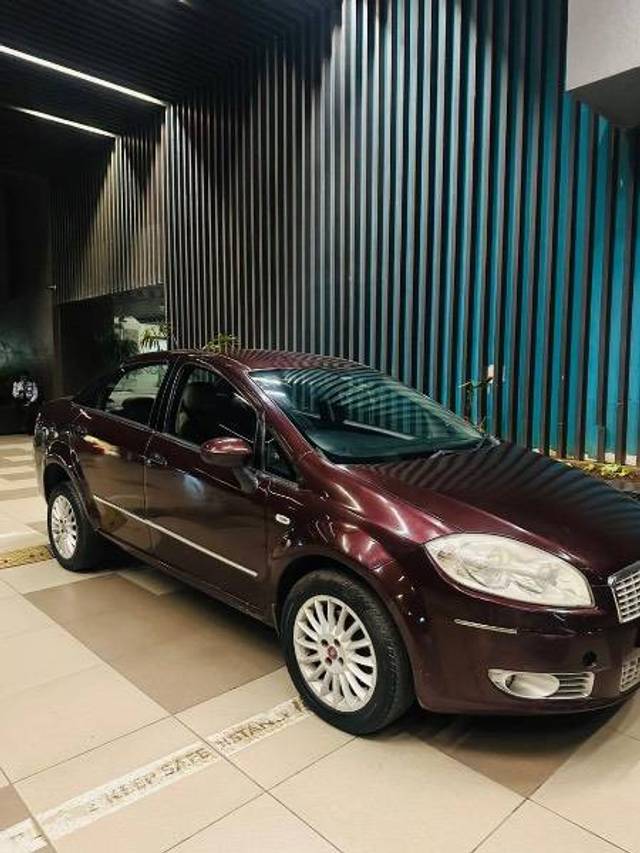 https://images10.gaadi.com/usedcar_image/4348728/original/8a24f67ca8189add1f7f298b2bc7b97c.jpeg?imwidth=6400