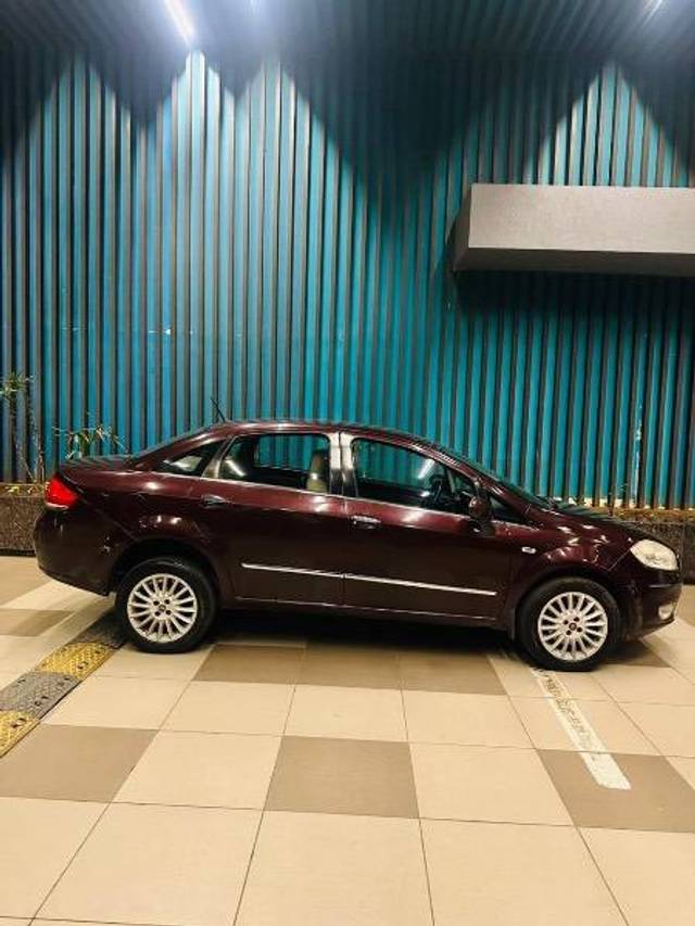 https://images10.gaadi.com/usedcar_image/4348728/original/bbab393aa7d21622abf7d420fed52e64.jpeg?imwidth=6401