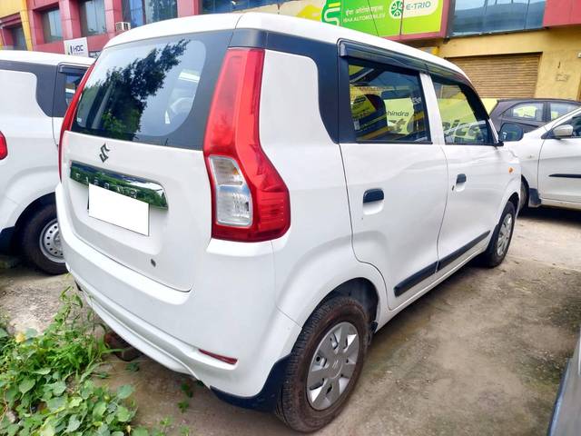 https://images10.gaadi.com/usedcar_image/4348757/original/processed_279759e32a7e1e939a36f9dfa3c5ef88.jpeg?imwidth=6402